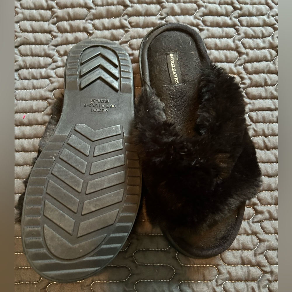 EUC Slippers - Picture 2 of 3